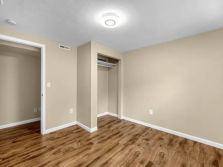 1320 NW Maple Ln #B — Photo 6