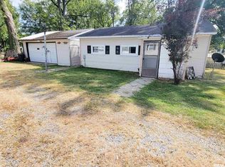 595 West St, Louisville, IL 62858