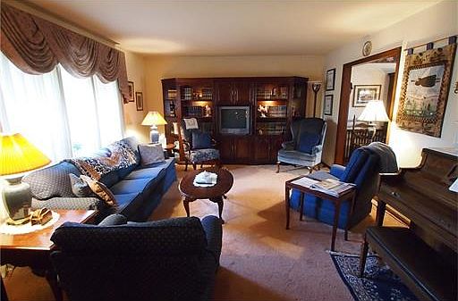 4th image of 9 Jacobson St