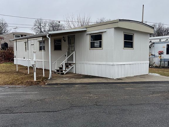 3rd image of 32 Mockingbird Dr