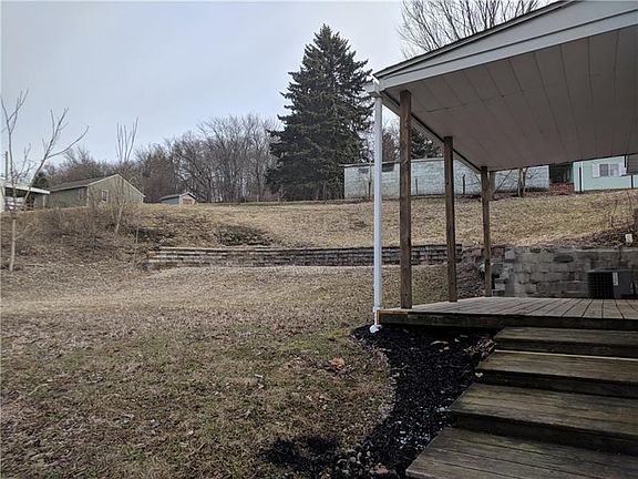 2nd image of 806 E Hill Dr