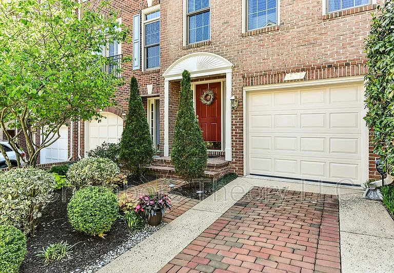 1572 21st Ct N — Photo 36