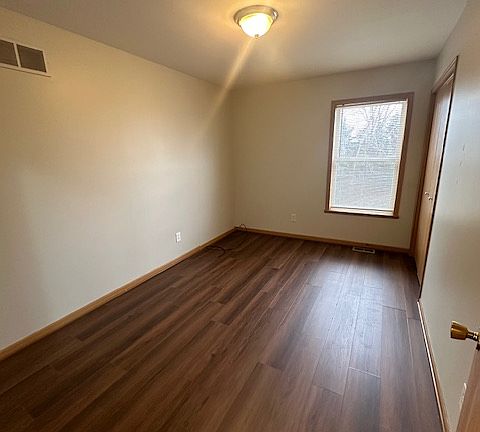 4th image of 102 E Montcalm St