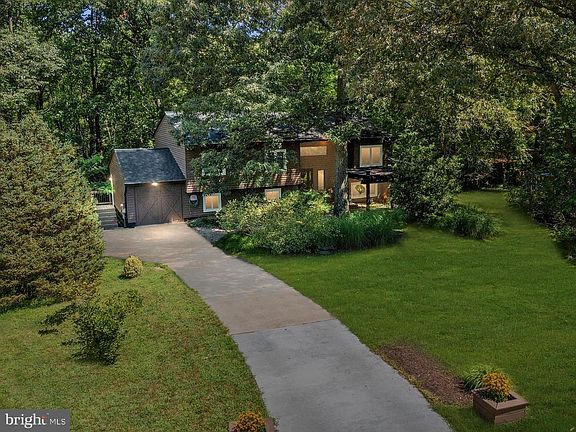 3rd image of 683 Dill Ct