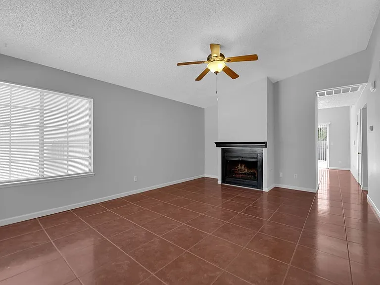 7209 Bronze Cir — Photo 2
