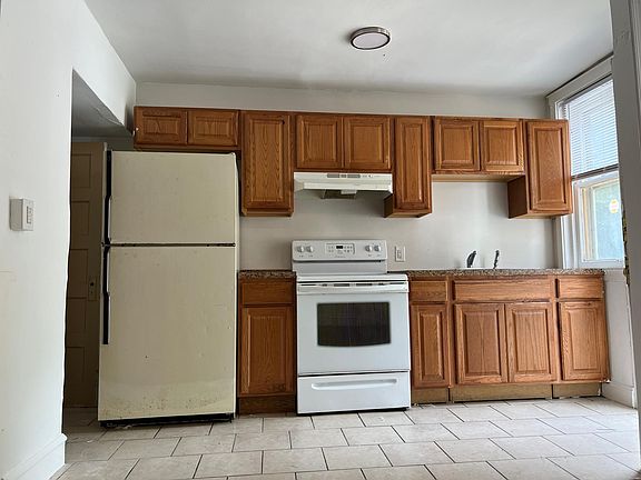 Dining room opens into kitchen