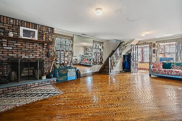 Sold by Century 21 Amiable Realty Group II Inc | media 2