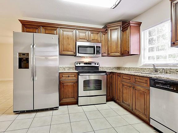 3rd image of 11108 N Dixon Ave