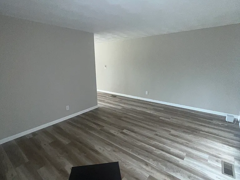 408 Banbury Dr — Photo 3