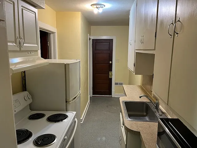 Building Photo - 1123 Lewis St #5