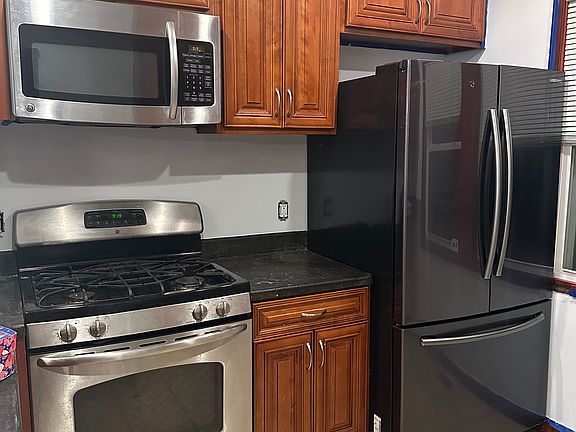 2nd image of 68 Eastwood Pl #1