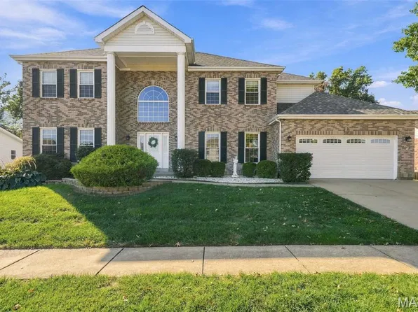 2775 Towne Oaks Dr, Saint Louis, MO 63129