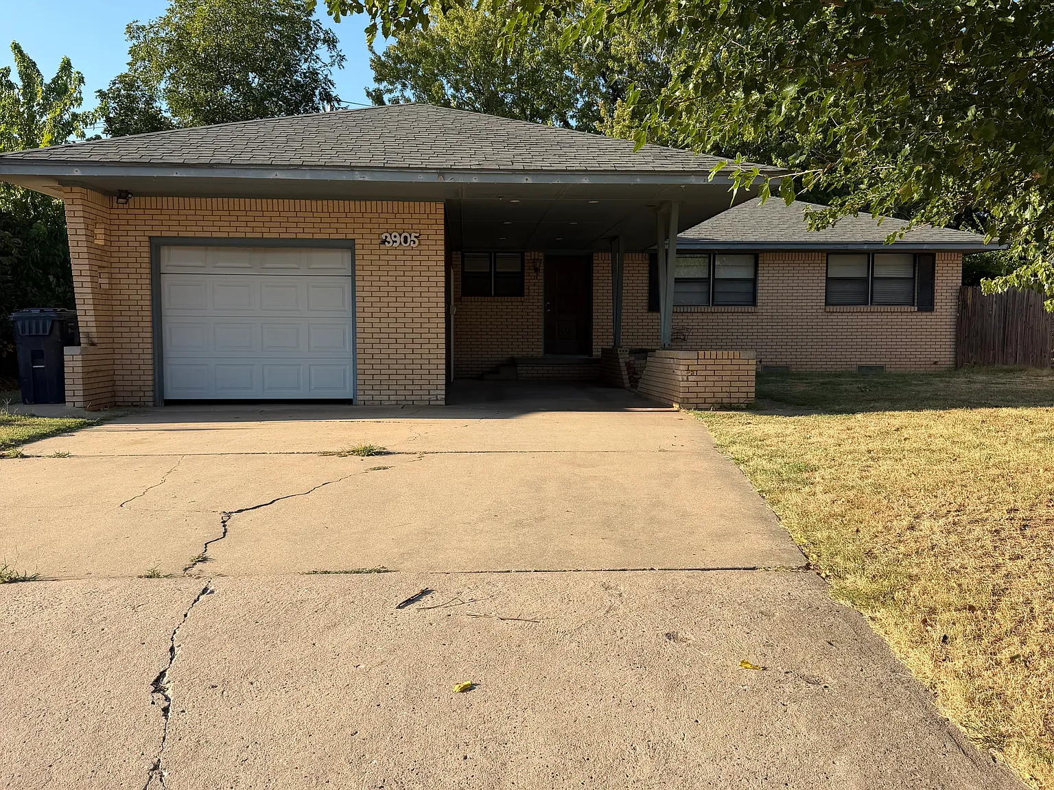3 bed, 1.5 bath, 1200 sqft, $1,540 — Photo 1