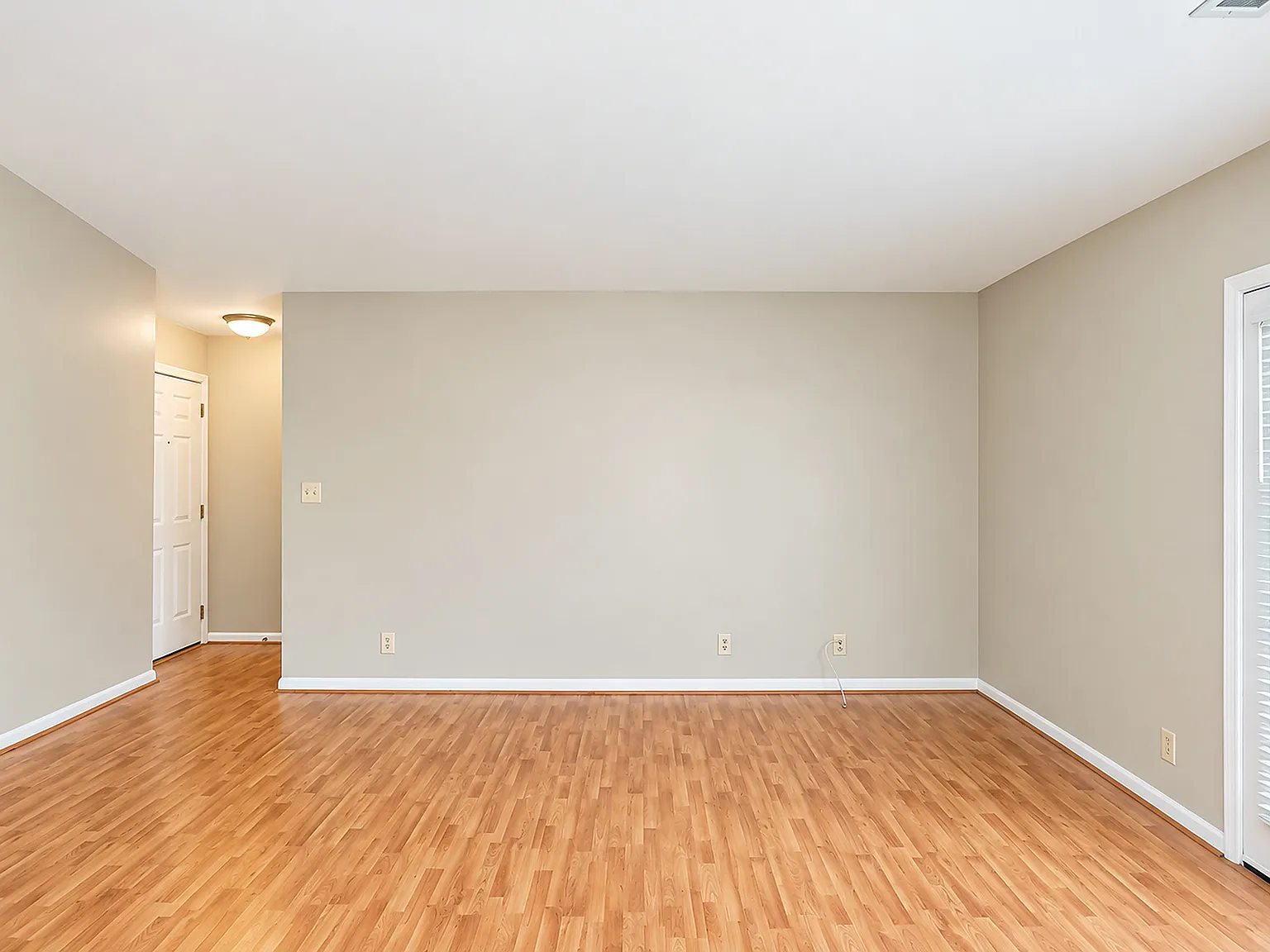 Dog-Friendly Villas at Southern Ridge Apartment With Community Amenities — Photo 2