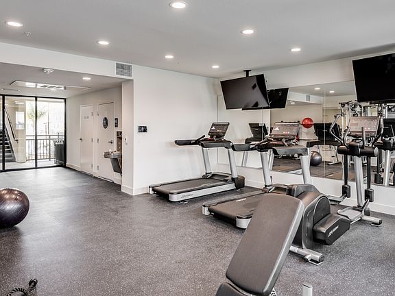 3rd image of 4662 Lincoln Ave #10392287