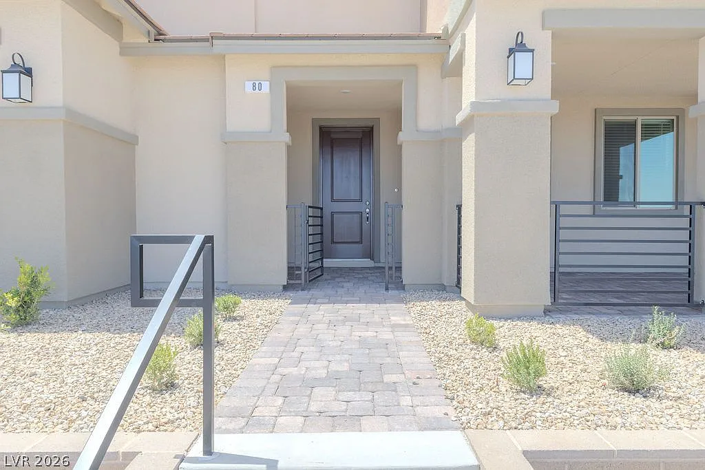4 bed, 2.5 bath, 1947 sqft, $2,700 — Photo 1