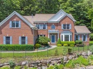 29 Stone Ridge Dr, Ringwood, NJ 07456