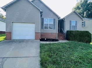 1703 University Dr, Columbia, TN 38401