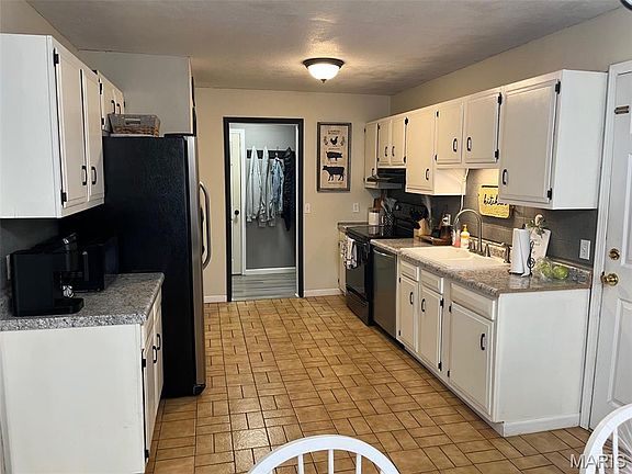 5th image of 315 Lilac Dr