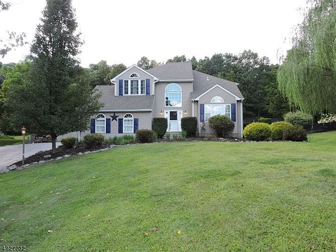 1st image of 22 Bailey Dr