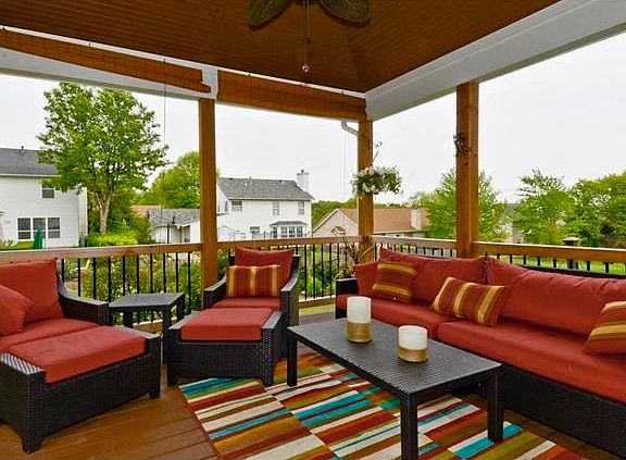 Plenty of seating area for entertaining or just hanging out to watch your favorite tv program.