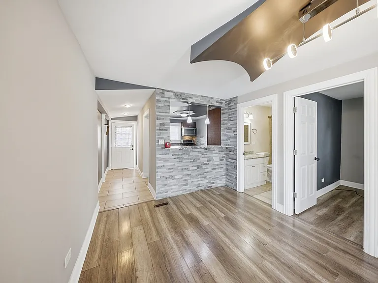 810 Superior St — Photo 4
