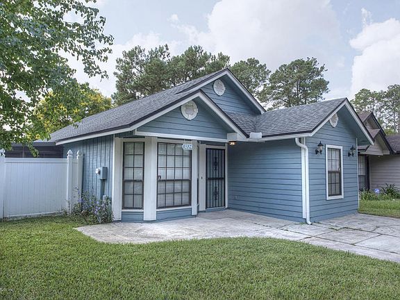3rd image of 3224 Brockett Way