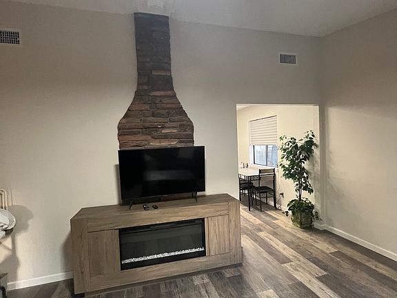 5th image of 512 W Bridle Path Ln