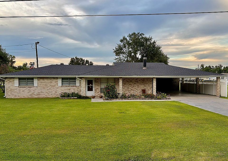 1st image of 1004 Bayou Blue Rd