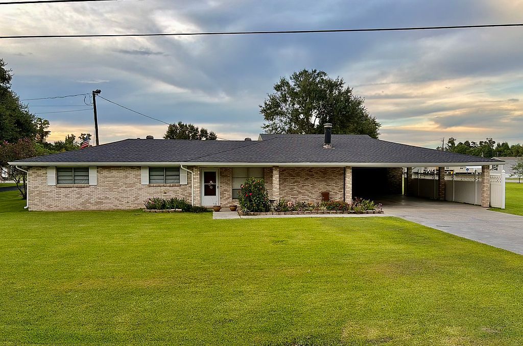 1004 Bayou Blue Rd - Property Image