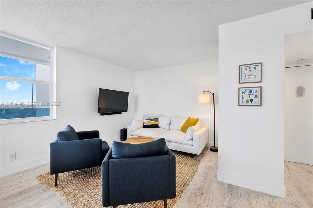 2639 N Riverside Dr APT 806, photo 8