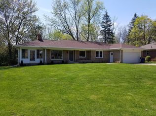 211 Hodenpyl Dr SE, East Grand Rapids, MI 49506