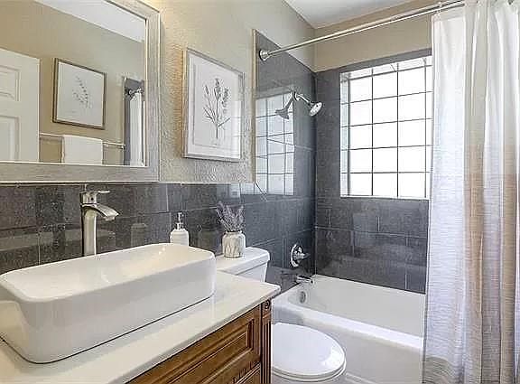 4th image of 3107 Elmwood Ave #3107EA