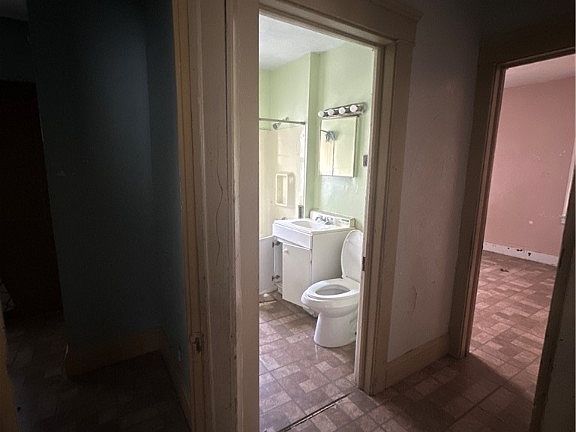 5th image of 8701 Vineyard Ave