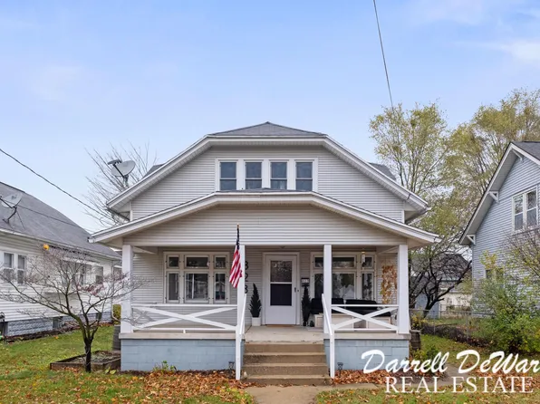 823 Webster St NW, Grand Rapids, MI 49504