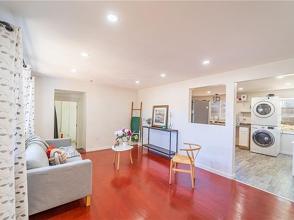 3rd image of 26 Fornelli St