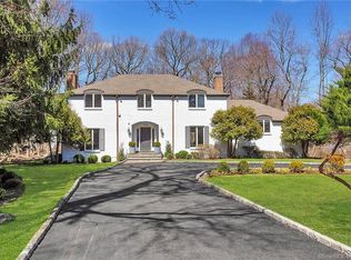 156 Canfield Dr, Stamford, CT 06902