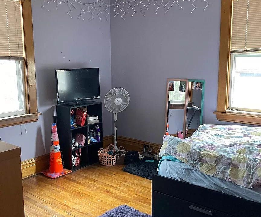 2nd image of 1478 Van Buren Ave #10