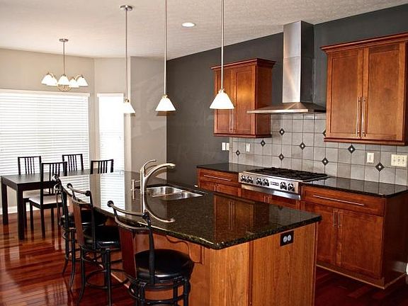 2nd image of 4953 Amber Ln