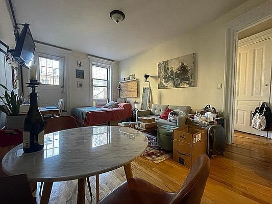 4th image of 317 W 88th St APT 8