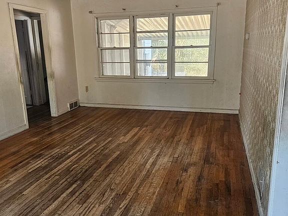 3rd image of 870 Highland Blvd