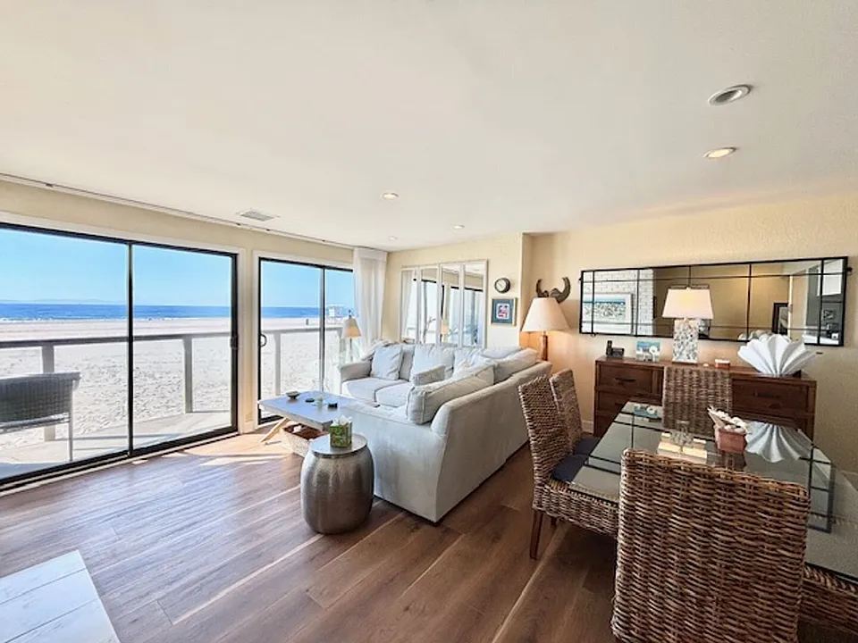 3949 Ocean Dr