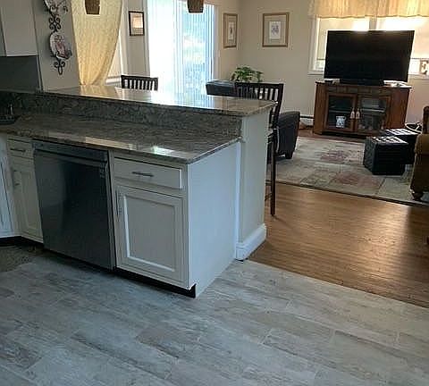 5th image of 14 Tamarack Dr
