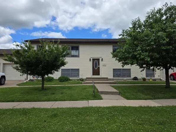 1203 Kirstin Ct APT 2, Muscatine, IA 52761