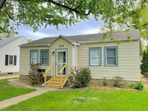 1652 Bertch Ave, Waterloo, IA 50702