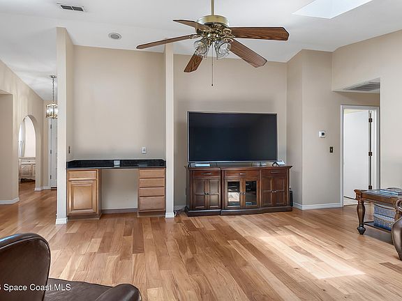 5th image of 874 Gabriel Ave NE
