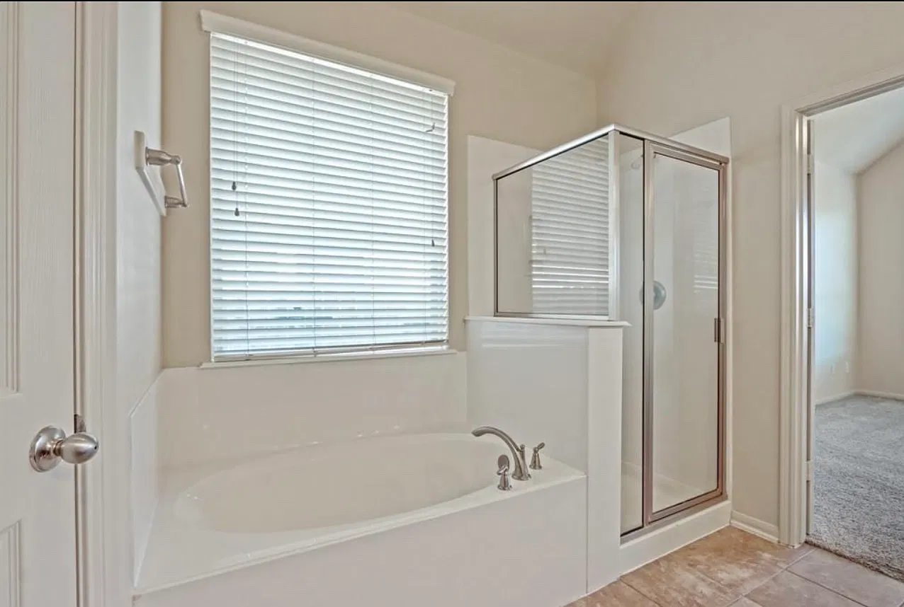 4 bed, 2.5 bath, 2528 sqft, $2,500 — Photo 4