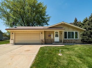 8049 S Waring Dr, Oak Creek, WI 53154