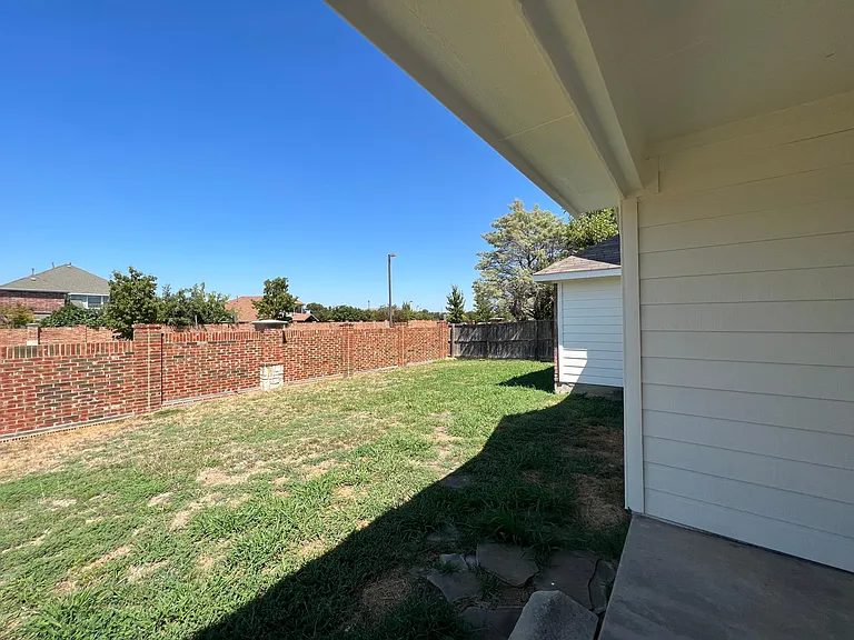 1141 Nickerson Ln — Photo 25