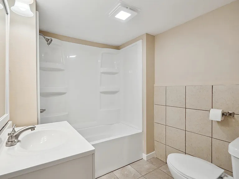 805 E 1st Ave — Photo 11